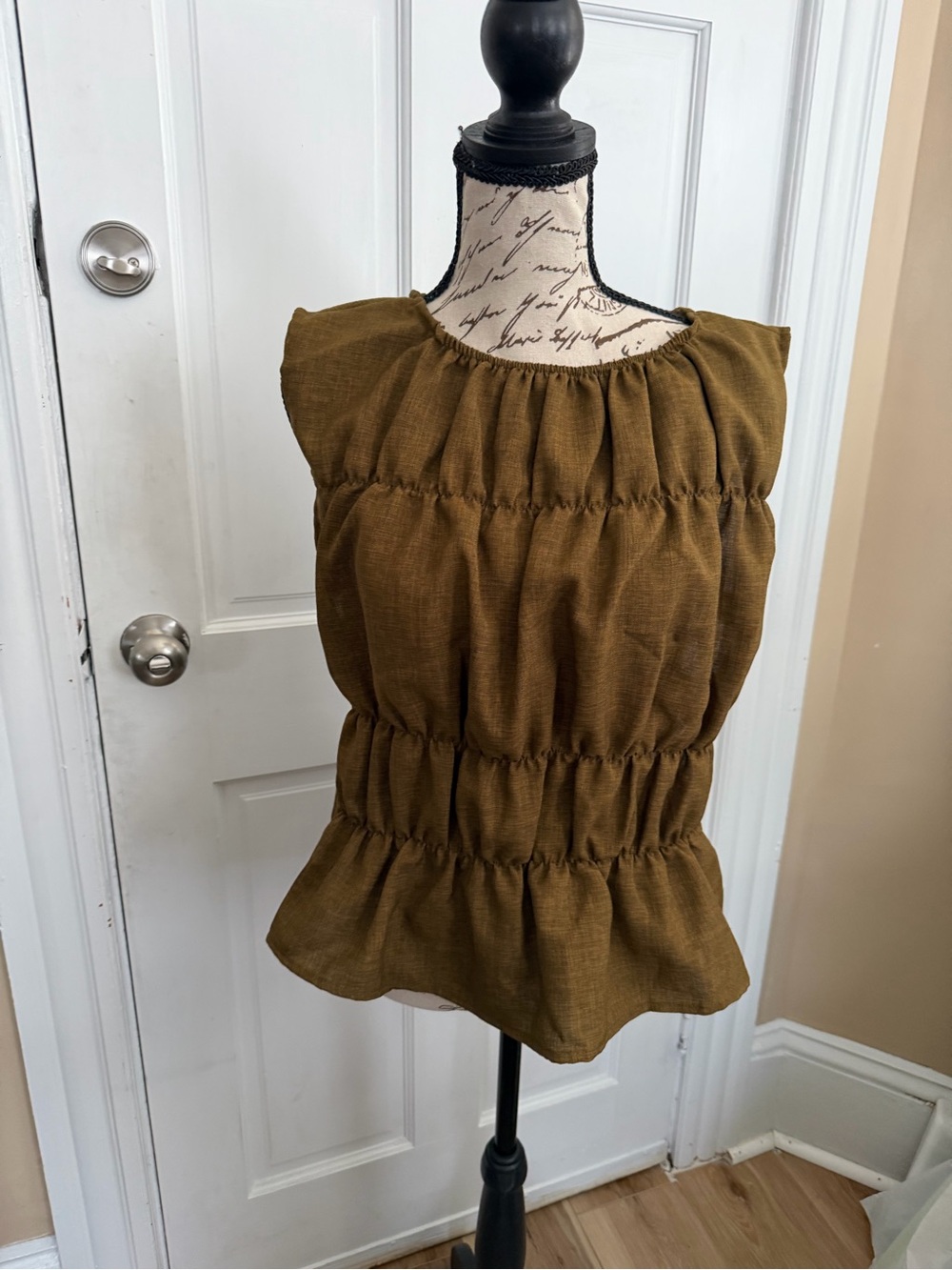 SHEIN Olive Green Elastic Gathered Peplum Sleeveless Top